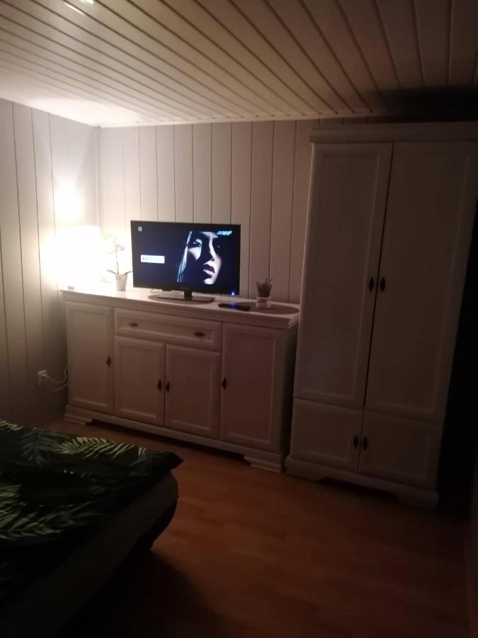 Domek W Slawie Przy Jeziorze Na Galerach Slawa Bagian luar foto